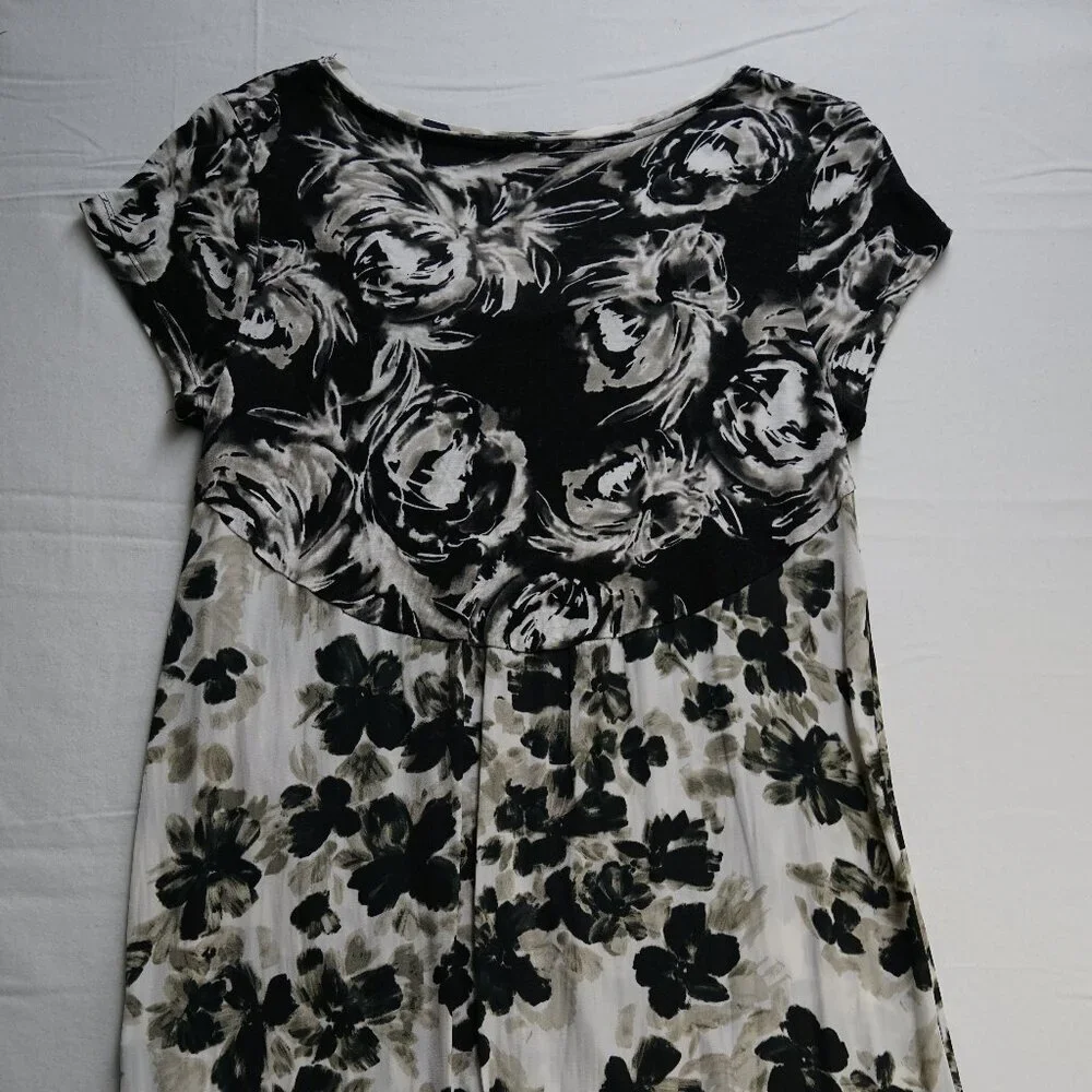Women's Blouse T-Shirt, Vera Wang, Simply Vera, Black and White, Size Small - Picture 6 of 7